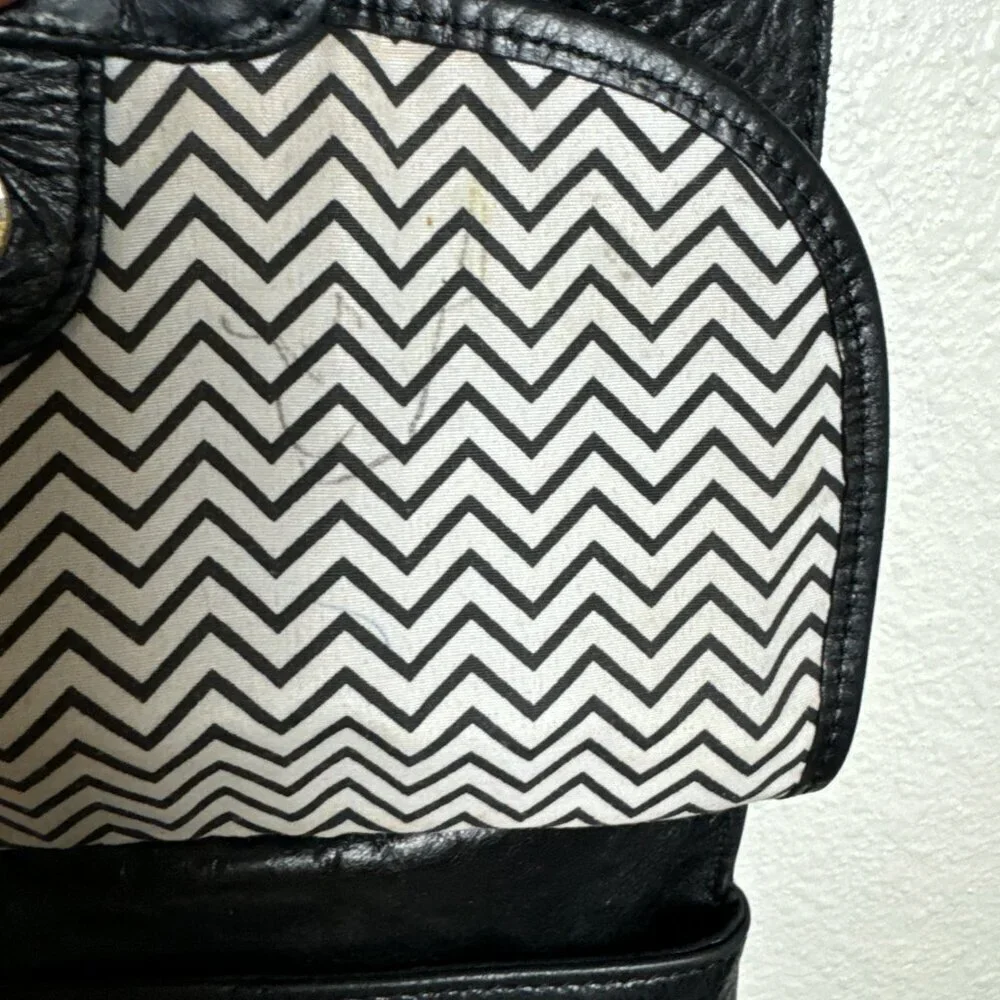 HOBO The Original Black Leather Crossbody/ Shoulder Bag - Picture 6 of 15